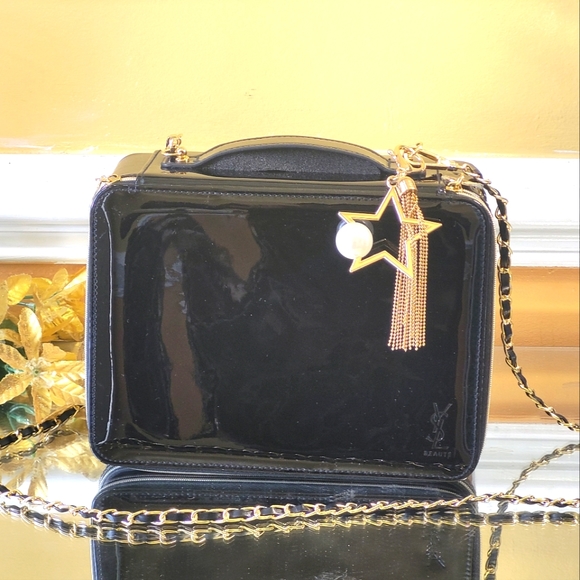 Yves Saint Lauren - Picture 4 of 17